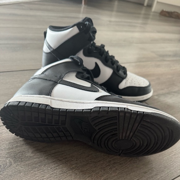 Nike Panda Dunks - Picture 2 of 2